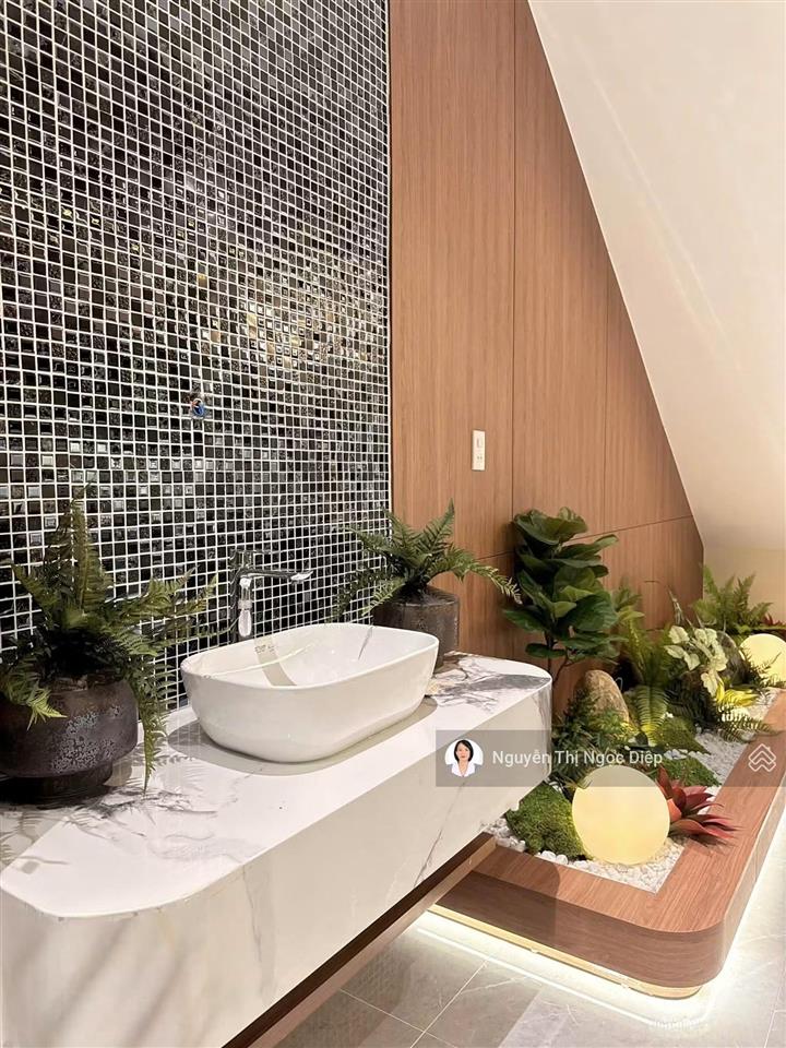 Nhà 3 tầng mới cực kỳ hiện đại  nội thất xịn gần cầu hoà xuân