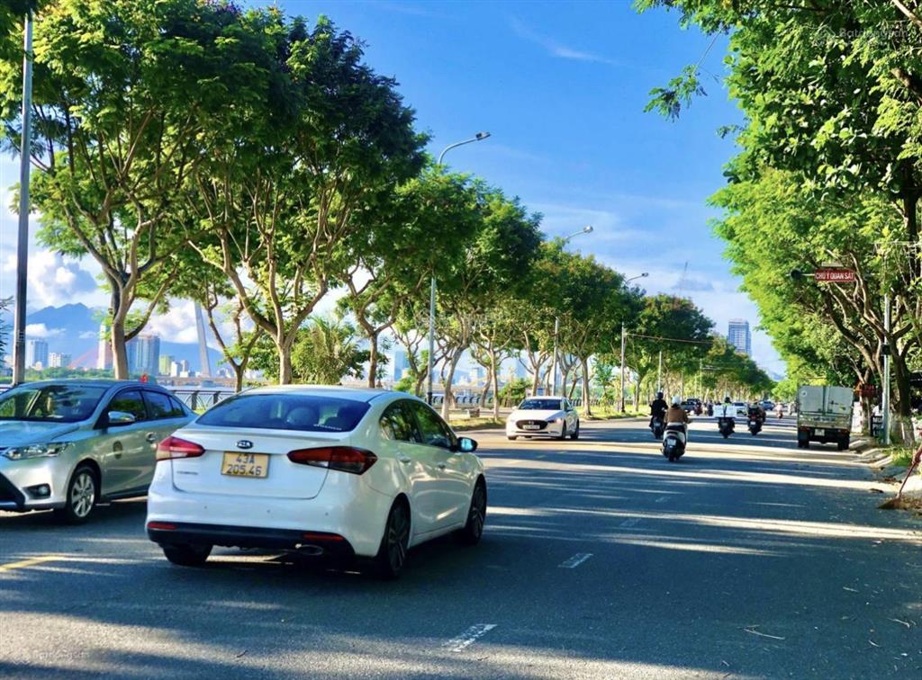 Hàng limited  góc 3 mặt tiền đường chương dương  gọi đàm tiến