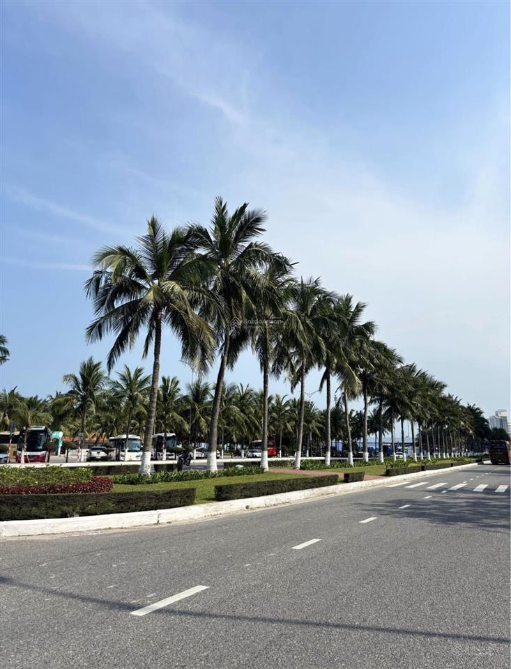 Cho thuê nhà 2 tầng mặt tiền võ nguyên giáp gần công viên biển đông, ngang 15m, gọi đàm tiến