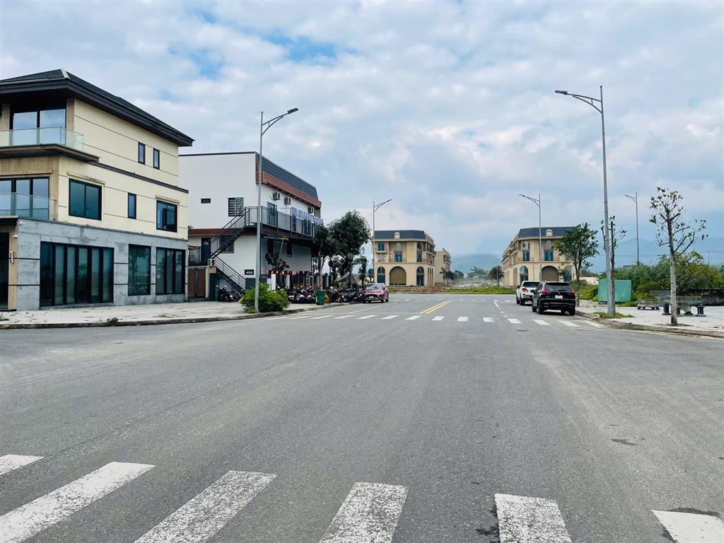 Đất đường trung lập 16  lô đẹp bán nhanh trước tết âm 2025  làm việc chính chủ 0972 700 ***