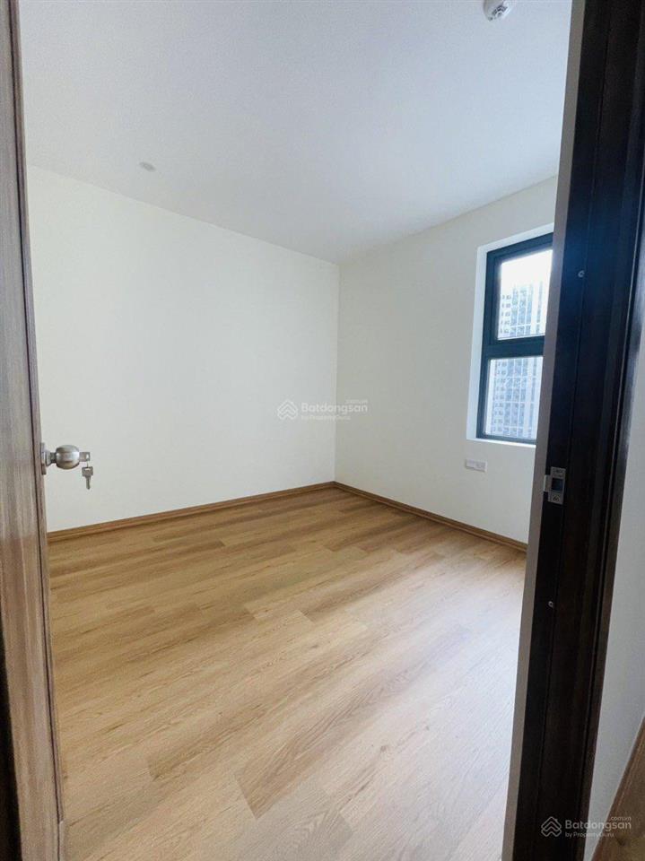 Ngộp bank bán gấp căn 2pn  2wc, sổ hồng, chung cư ori garden, cách vinhomes làng vân 4km