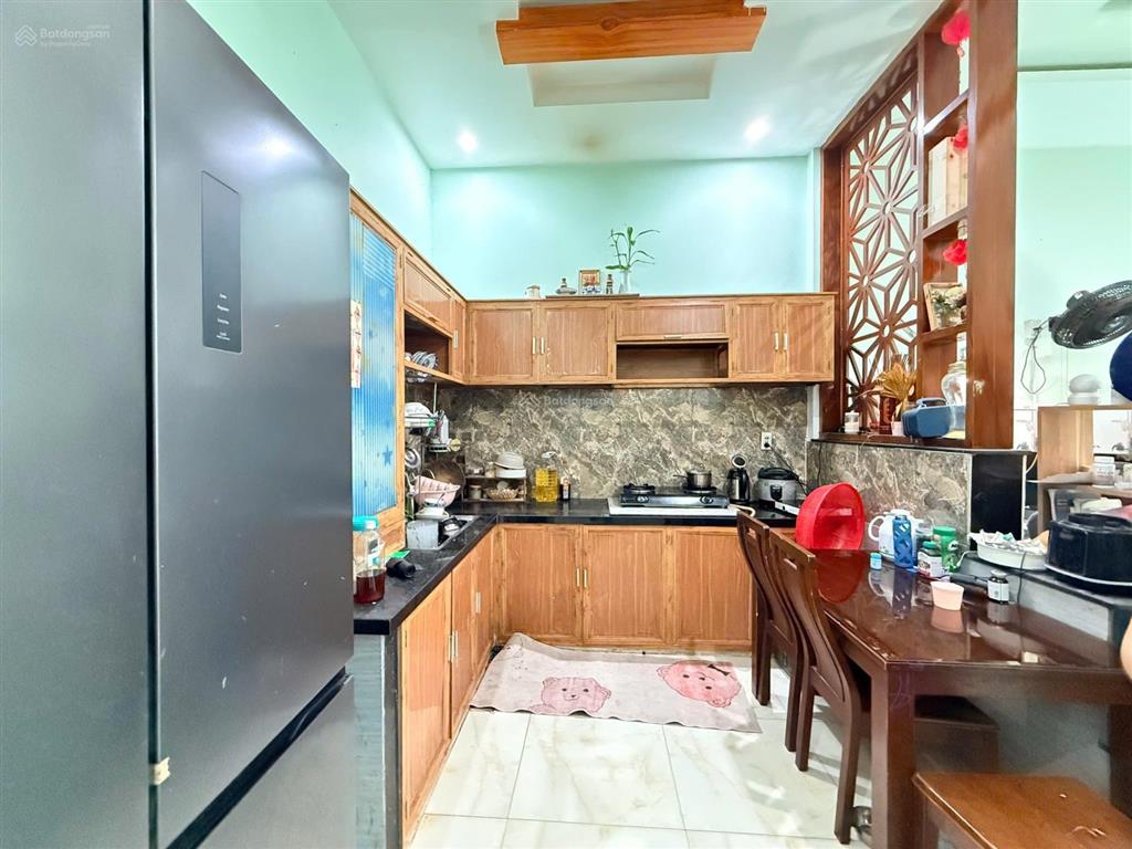 Bán đất tặng nhà cấp 4 kiên cố đường hòa minh 20, vị trí trung tâm, gần biển
