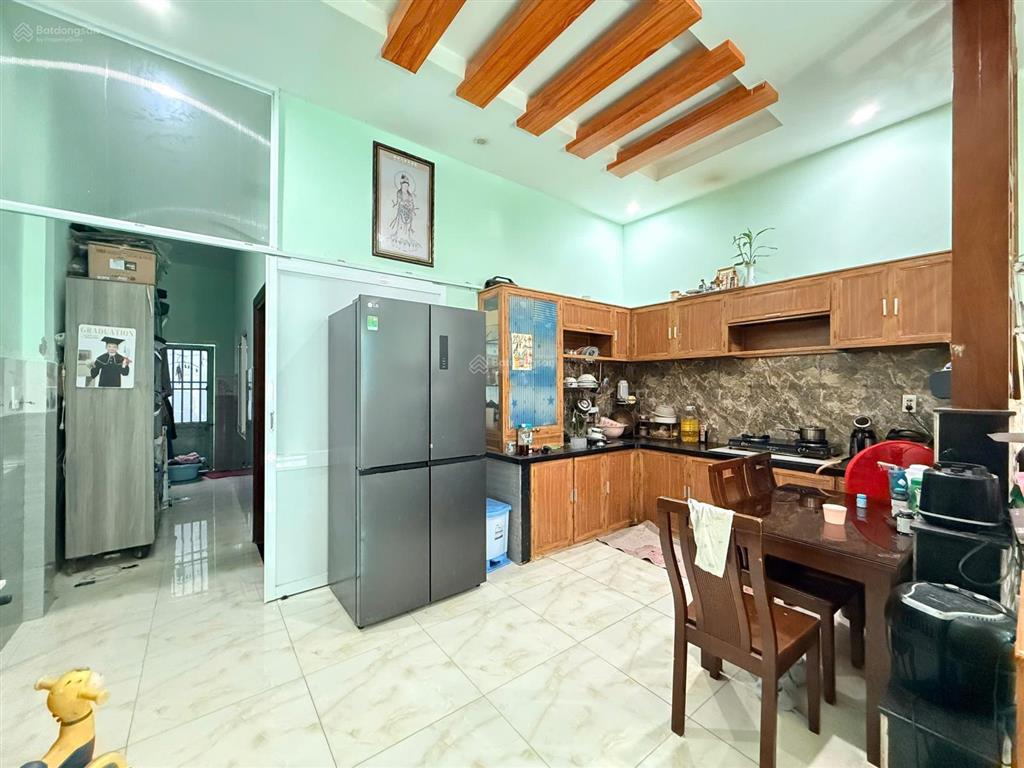 Bán đất tặng nhà cấp 4 kiên cố đường hòa minh 20, vị trí trung tâm, gần biển