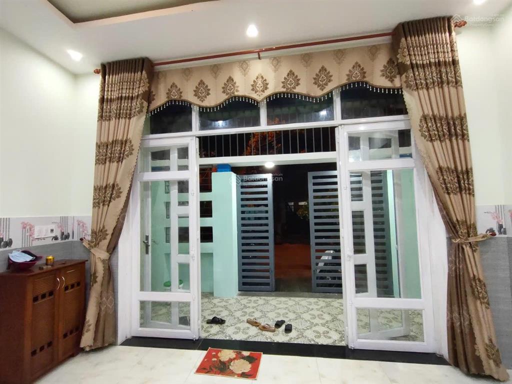 Bán đất tặng nhà cấp 4 kiên cố đường hòa minh 20, vị trí trung tâm, gần biển