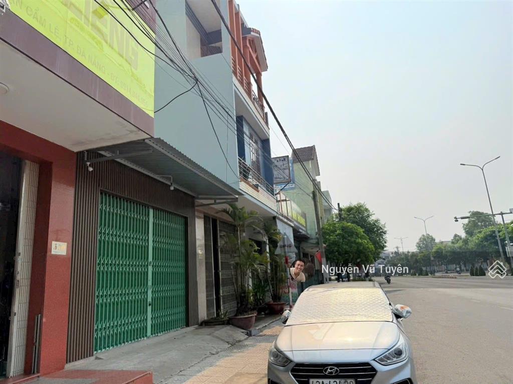 Bán đất mặt tiền đường cách mạng tháng 8  có sẵn nhà cấp 4  đà nẵng