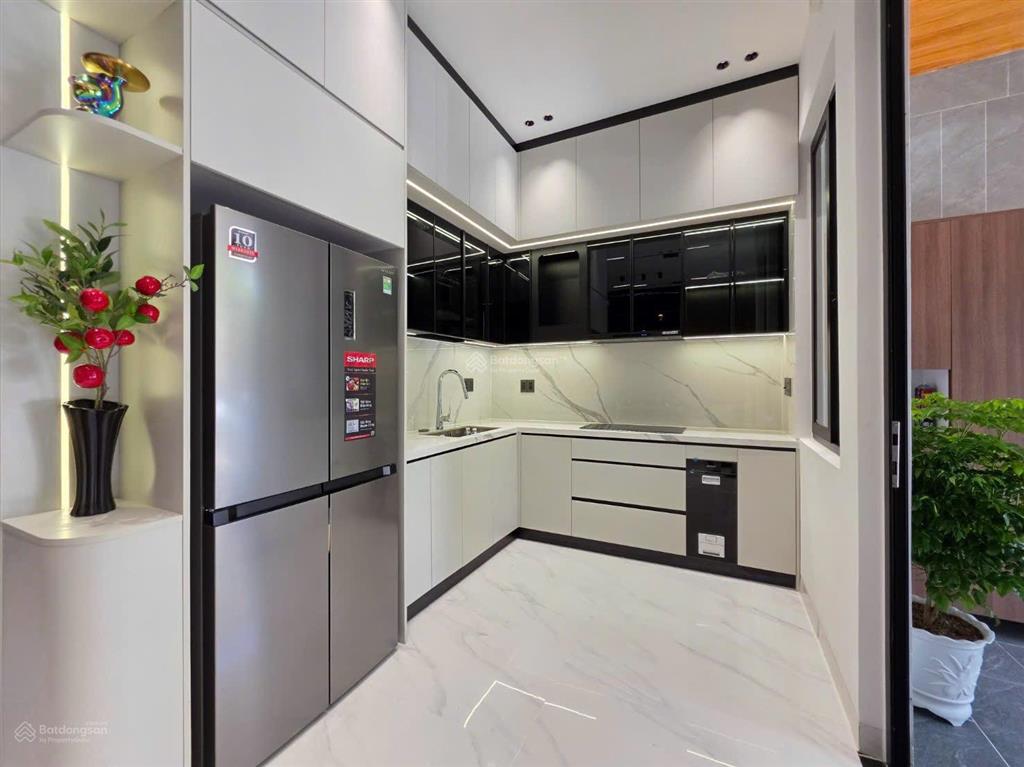 Bán nhà đường mỹ khê 8 sơn trà. dt 80m2 12 phòng dthu 100tr sát hồ nghinh, võ nguyên giáp