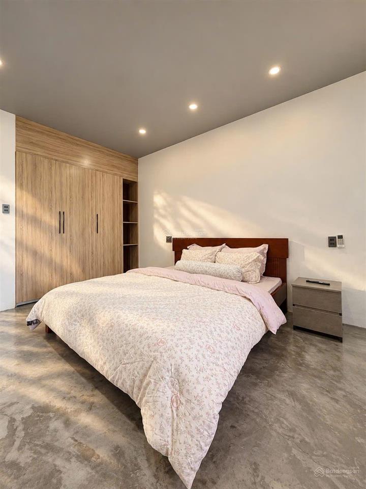 Cho thuê villa fpt city full nội thất có hồ bơi, sân vườn.