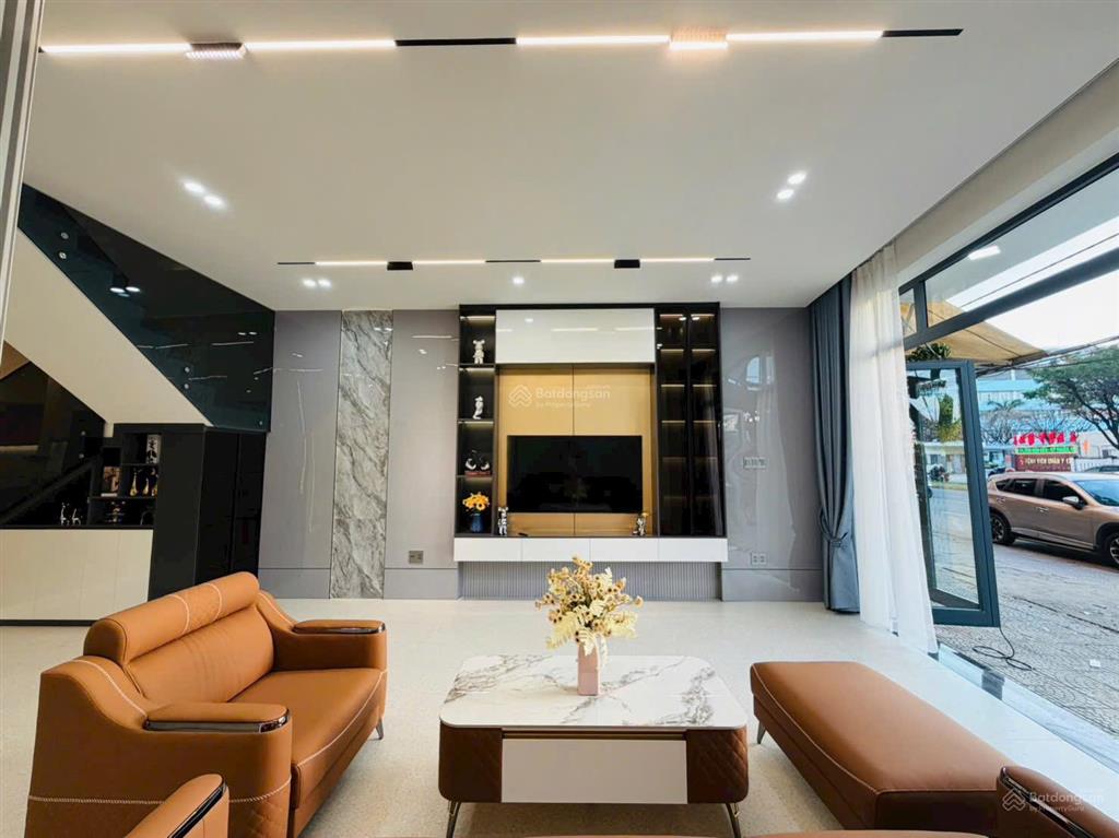 Cần bán nhà 3 tầng 2mt đường lương nhữ hộc hoà cường  đà nẵng. dt135m2,vừa ở vừa kinh doanh tốt