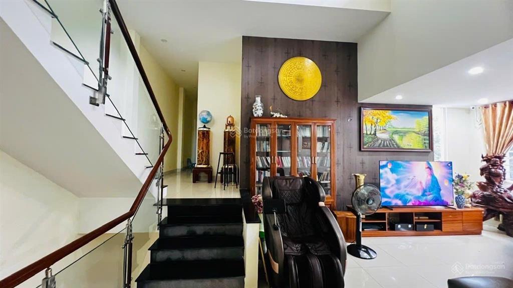 Cần bán nhà 3 tầng 2mt đường lương nhữ hộc hoà cường  đà nẵng. dt135m2, nhà đẹp, giá tốt