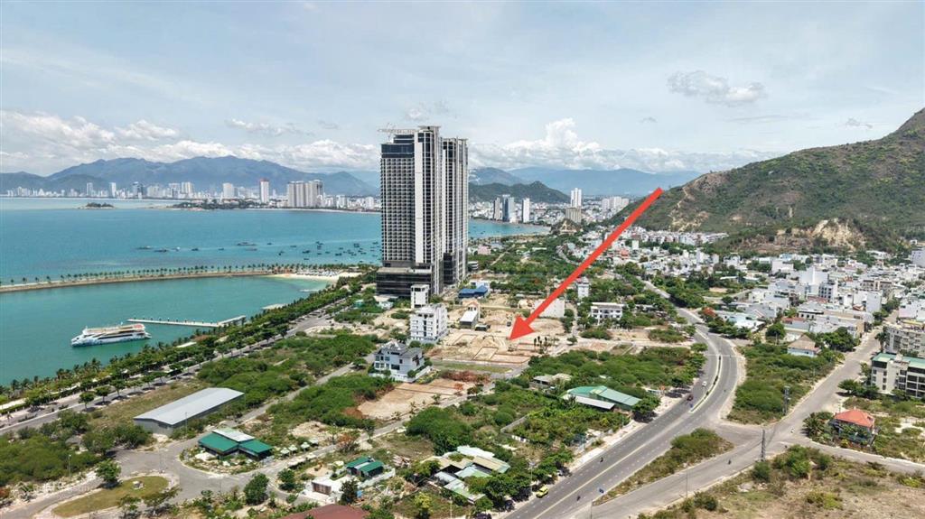 Lô biệt thự view biển đẹp nhất kđt vĩnh hòa  300m² mặt đường 16m, sổ hồng, giá tốt