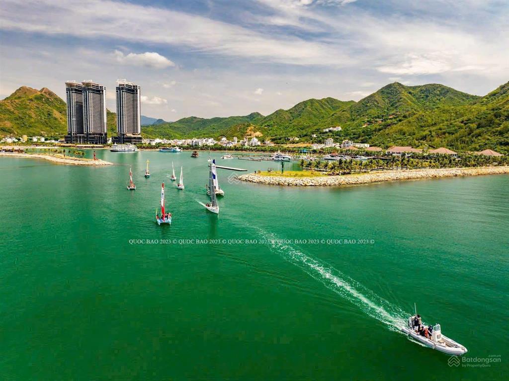 Lô biệt thự view biển đẹp nhất kđt vĩnh hòa  300m² mặt đường 16m, sổ hồng, giá tốt