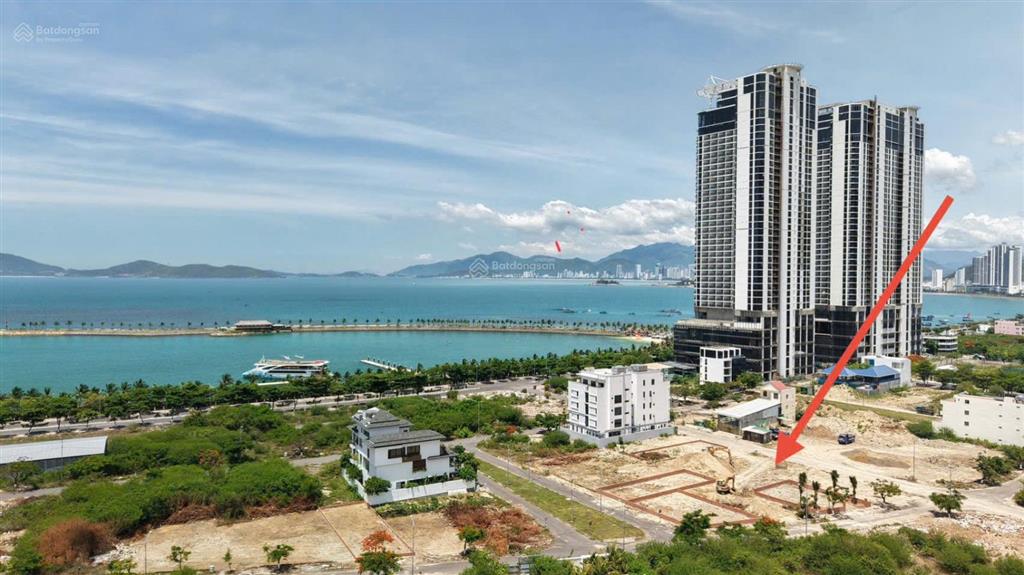 Lô biệt thự view biển đẹp nhất kđt vĩnh hòa  300m² mặt đường 16m, sổ hồng, giá tốt