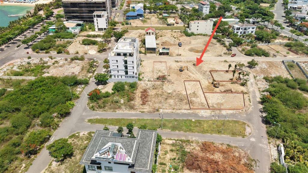 Lô biệt thự view biển đẹp nhất kđt vĩnh hòa  300m² mặt đường 16m, sổ hồng, giá tốt