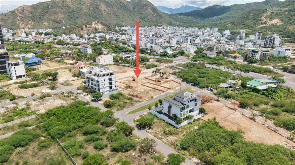 Lô biệt thự view biển đẹp nhất kđt vĩnh hòa  300m² mặt đường 16m, sổ hồng, giá tốt