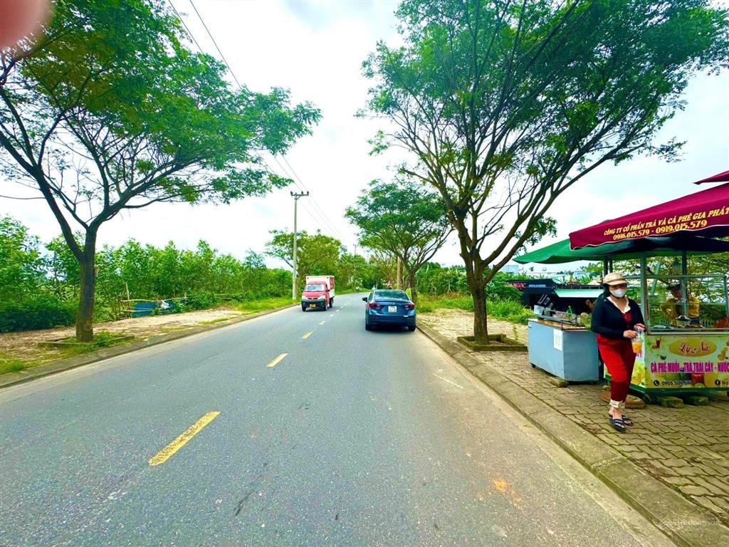 Chính chủ bán đất 3 mặt đường nguyễn như đỗ sát thăng longchỉ 3tỷ680111m2ngang 8.7mđường ô tô