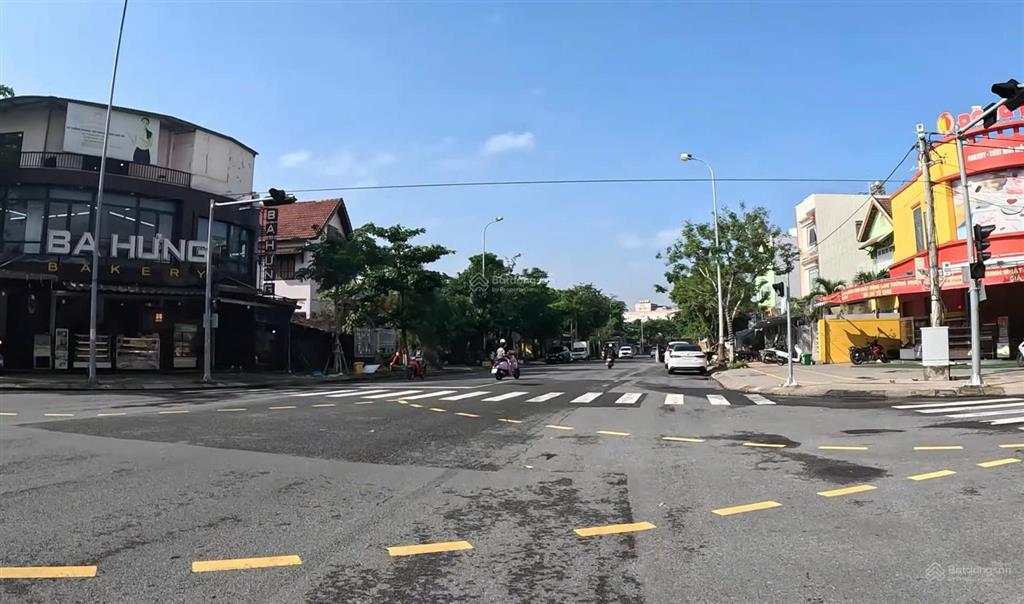 Bán đất tặng nhà mt vân đồn sơn trà đà nẵng 300m2 ngang 10m cho thuê 10tr/th giá tốt