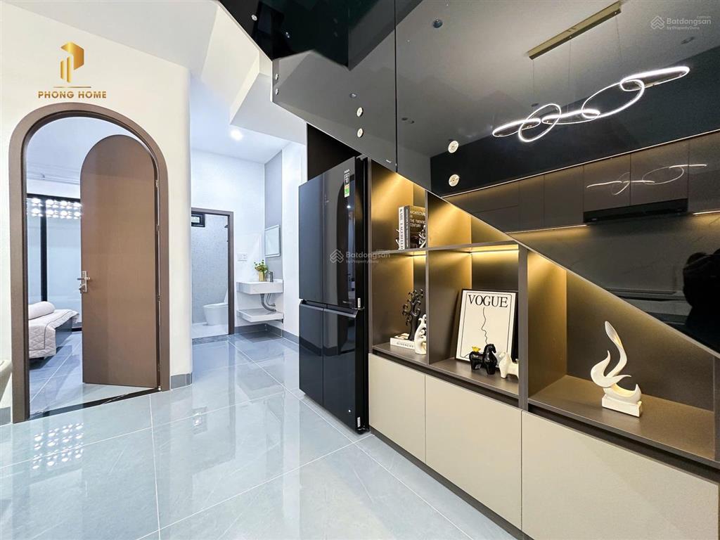 Chính chủ cần bán căn nhà 3 tầng full nội thất đối diện công viên gần cầu hoà xuân  đà nẵng