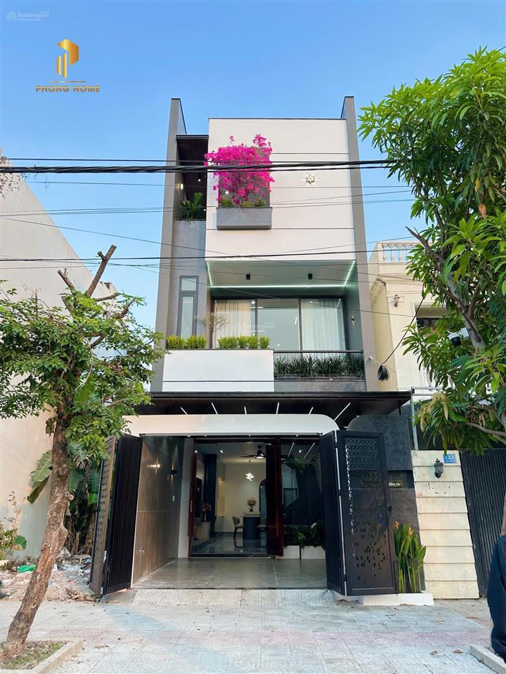 Chính chủ cần bán căn nhà 3 tầng full nội thất đối diện công viên gần cầu hoà xuân  đà nẵng