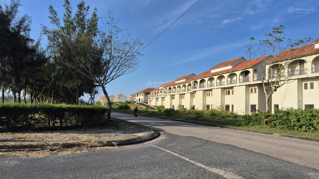 Hội an , góc 3 mặt tiền âu cơ  view trực diện biển, vị trí xây khách sạn, chỉ 37 tr/m