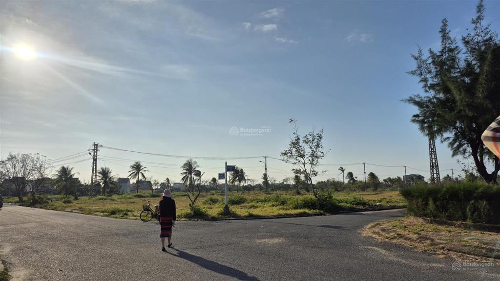 Hội an , góc 3 mặt tiền âu cơ  view trực diện biển, vị trí xây khách sạn, chỉ 37 tr/m