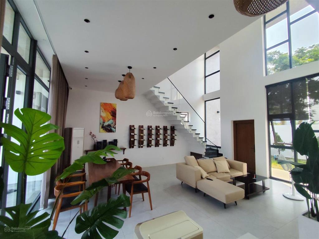 Sơn trà  villa 2 tầng view vịnh biển, full nội thất. cho thuê lâu dài