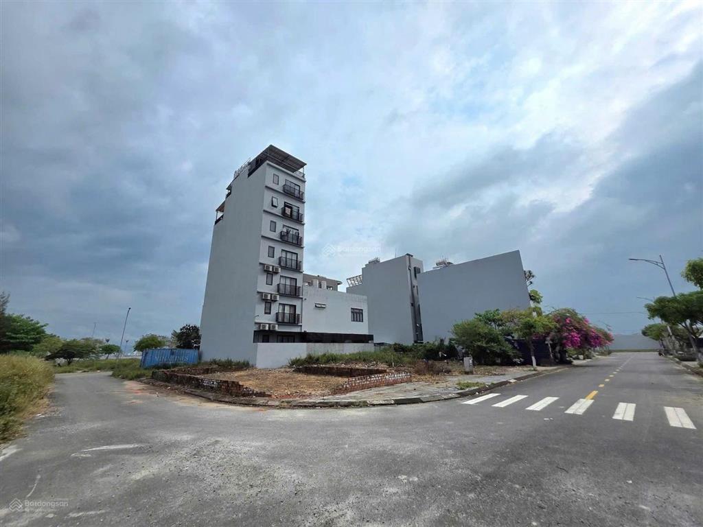 Hải châu, lô góc 2 mặt tiền gần sông hàn  ngay đn down town, tòa nhà 69 tầng của sun group