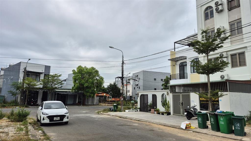 1b , lô đất 150m², đối diện công viên  ngay sát trường đại học fpt. giá tốt nhất