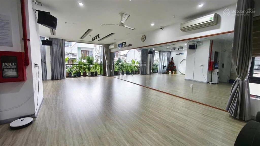 Trung tâm phố, tòa nhà 7 tầng, 2 mặt thoáng. trục chính 10.5m thông ra bạch đằng.