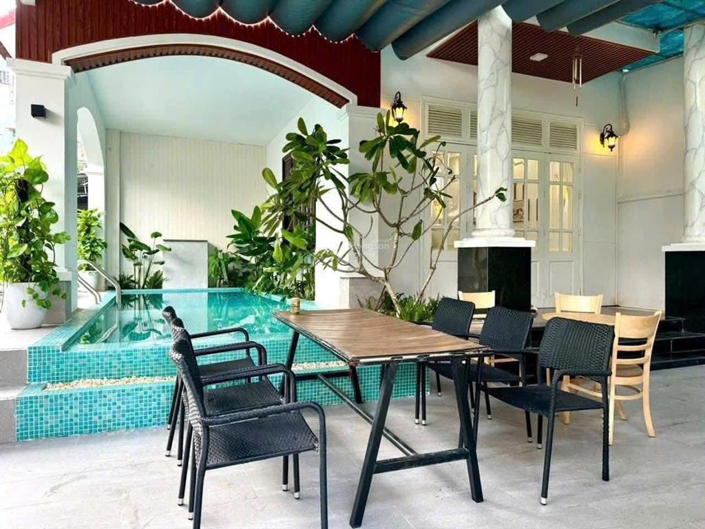 Villa 3 tầng, gần vincom, ngay cạnh phố biển phạm văn đồng. khai thác tốt