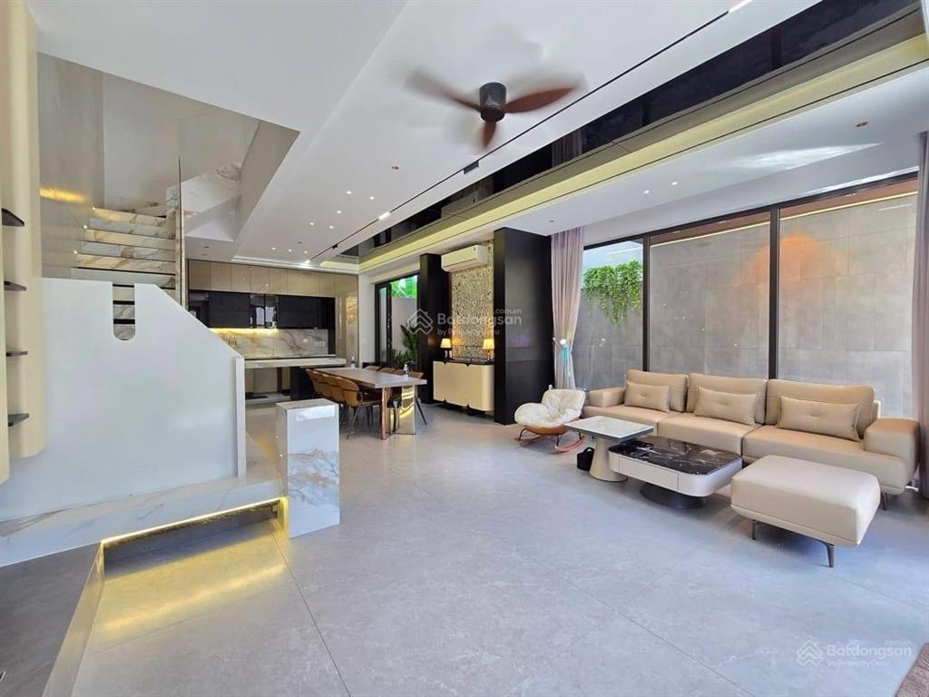 Hạ giá bán nhanh  villa 3 tầng hồ bơi  kề sông hàn, vị trí đẹp  dòng tiền 105 tr/tháng
