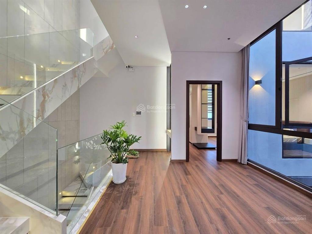Hạ giá bán nhanh  villa 3 tầng hồ bơi  kề sông hàn, vị trí đẹp  dòng tiền 105 tr/tháng