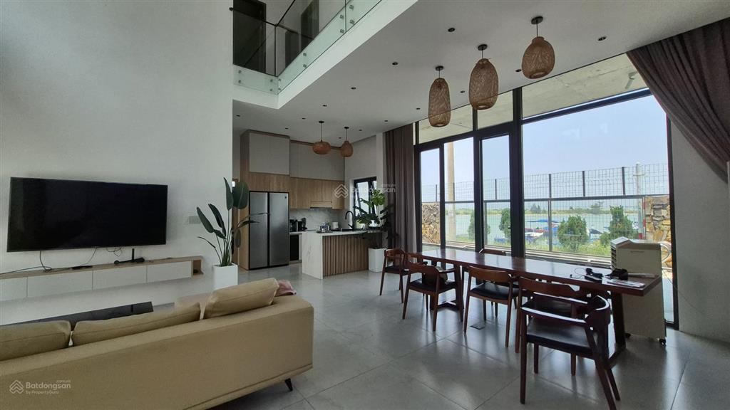 Sơn trà  villa 2 tầng có hồ bơi, view vịnh biển siêu thoáng. cho thuê lâu dài