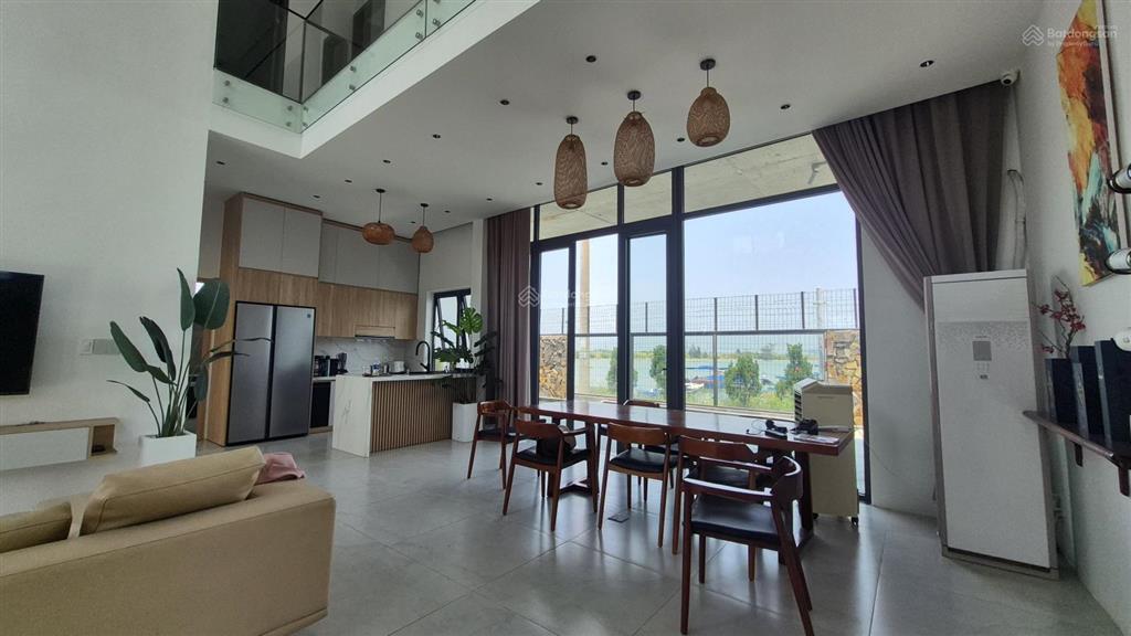 Sơn trà  villa 2 tầng có hồ bơi, view vịnh biển siêu thoáng. cho thuê lâu dài