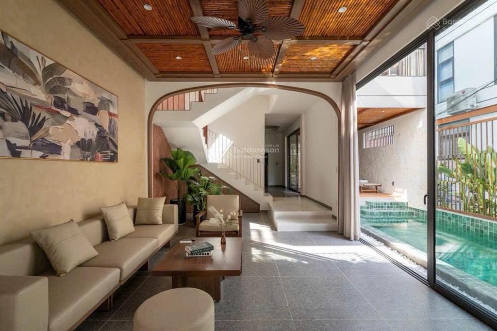 Võ nguyên giáp  villa 3 tầng, góc 2 mặt tiền, đường ô tô sát biển. dòng tiền 110 tr/tháng