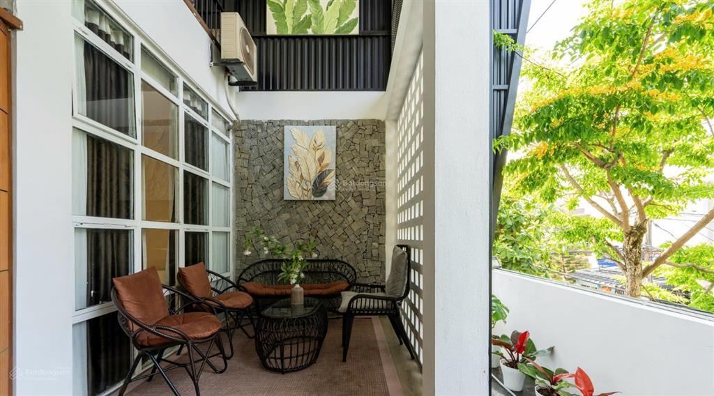 Cho thuê nguyên căn. villa 3 tầng  có hồ bơi  khu phố tây  sát biển mỹ khê