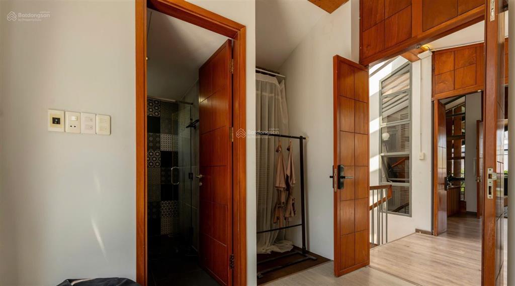 Cho thuê nguyên căn. villa 3 tầng  có hồ bơi  khu phố tây  sát biển mỹ khê