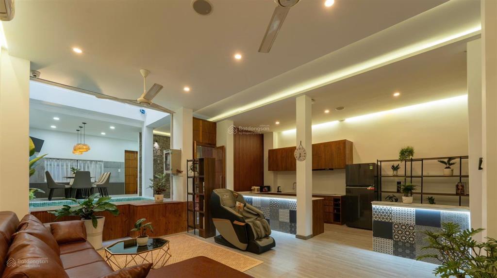 Cho thuê nguyên căn. villa 3 tầng  có hồ bơi  khu phố tây  sát biển mỹ khê