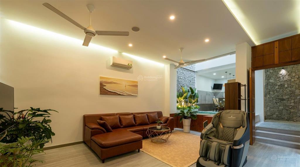 Cho thuê nguyên căn. villa 3 tầng  có hồ bơi  khu phố tây  sát biển mỹ khê