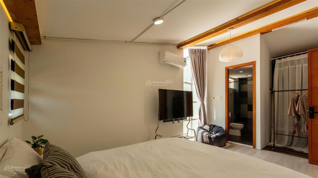 Cho thuê nguyên căn. villa 3 tầng  có hồ bơi  khu phố tây  sát biển mỹ khê