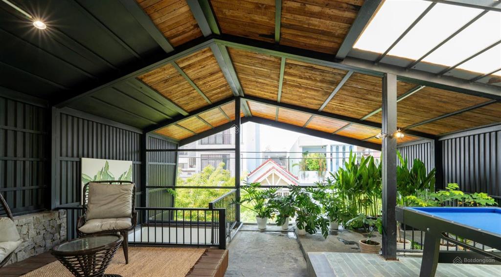 Cho thuê nguyên căn. villa 3 tầng  có hồ bơi  khu phố tây  sát biển mỹ khê