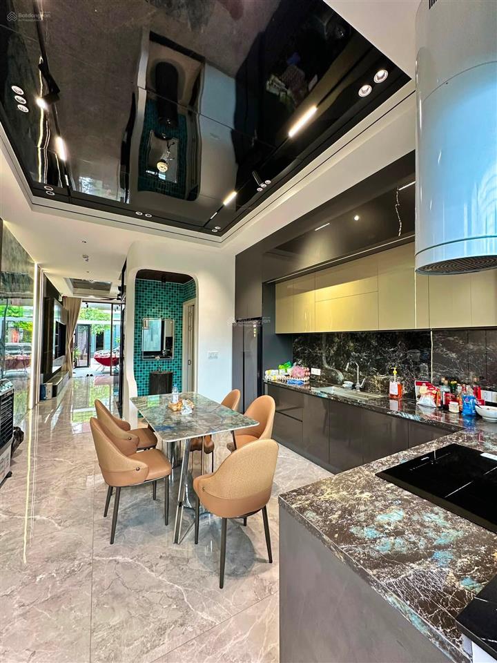Mới tinh, villa 5 tầng có hồ bơi ngay sát biển  sẵn dòng tiền 840 tr/năm. giá chỉ nhỉnh hơn 16 tỷ