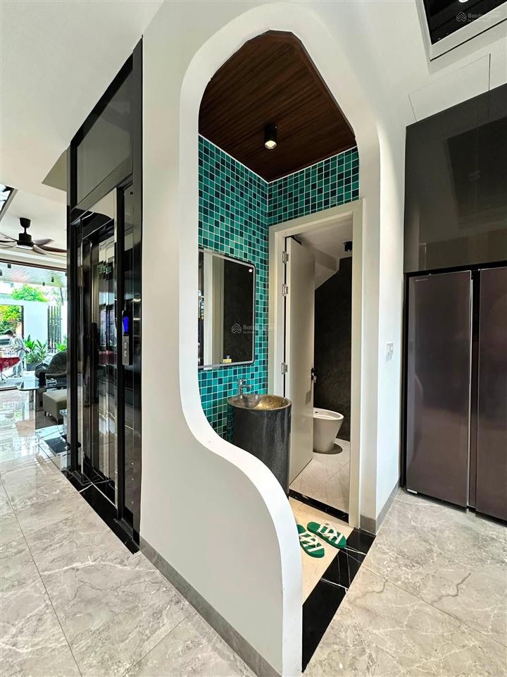 Mới tinh, villa 5 tầng có hồ bơi ngay sát biển  sẵn dòng tiền 840 tr/năm. giá chỉ nhỉnh hơn 16 tỷ