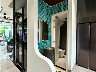 Mới tinh, villa 5 tầng có hồ bơi ngay sát biển  sẵn dòng tiền 840 tr/năm. giá chỉ nhỉnh hơn 16 tỷ