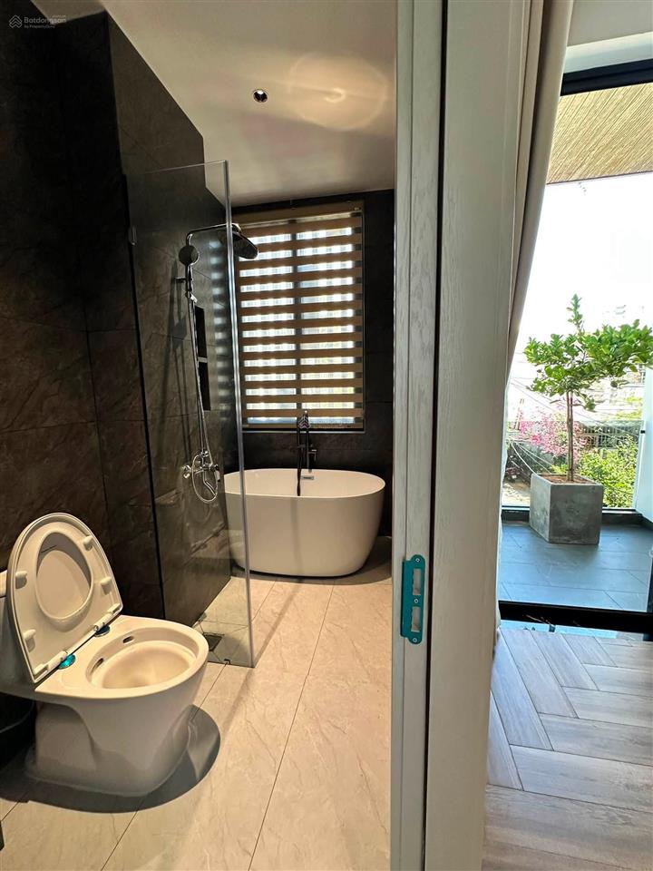 Mới tinh, villa 5 tầng có hồ bơi ngay sát biển  sẵn dòng tiền 840 tr/năm. giá chỉ nhỉnh hơn 16 tỷ
