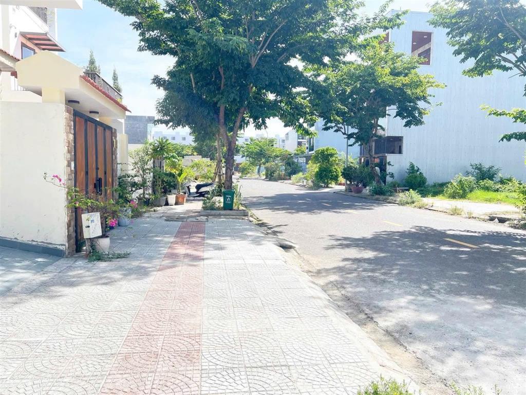 Nam hòa xuân, bờ quan 7  lô đất đẹp, gần đảo kim cương. giá tốt bán nhanh