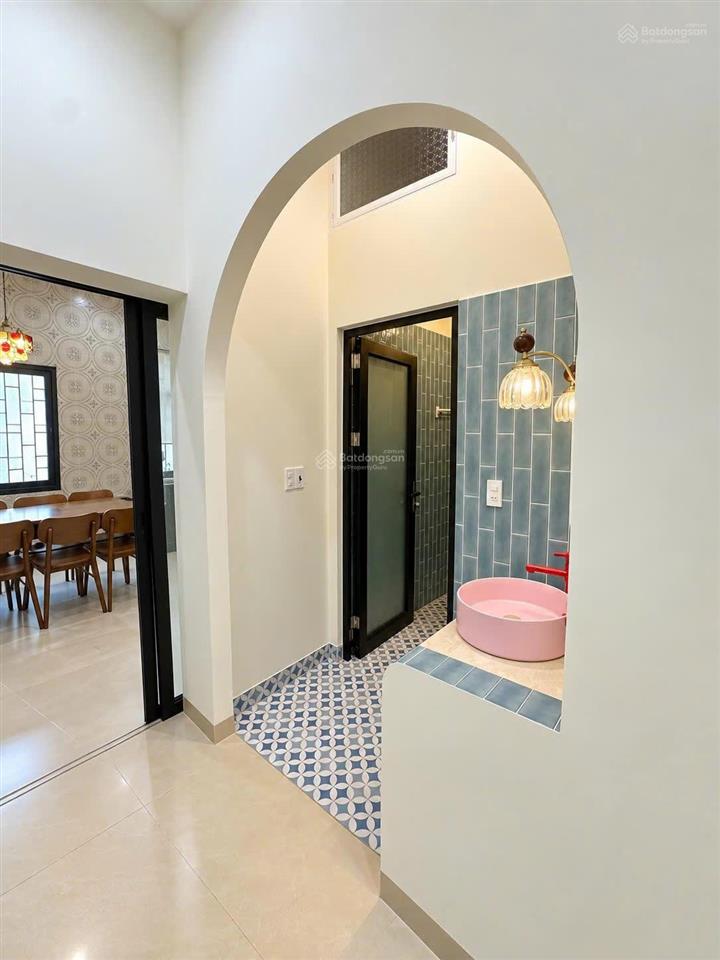 Nhà 3 tầng kiên cố  nội thất gỗ tự nhiên  sát trục võ chí công. giá nhỉnh 8 tỷ