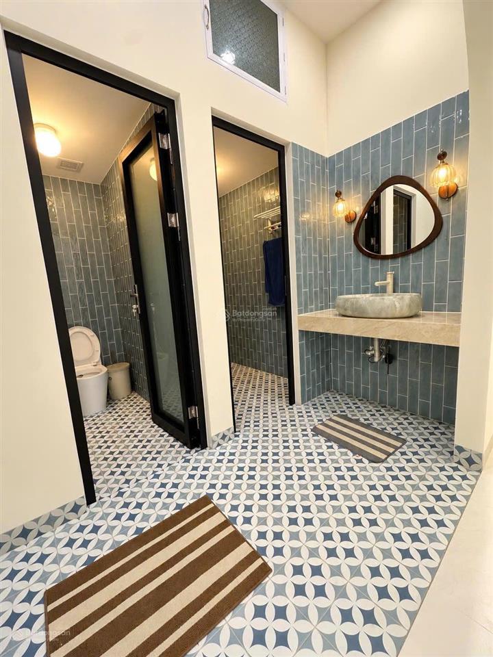 Nhà 3 tầng kiên cố  nội thất gỗ tự nhiên  sát trục võ chí công. giá nhỉnh 8 tỷ