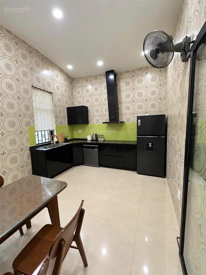Nhà 3 tầng kiên cố  nội thất gỗ tự nhiên  sát trục võ chí công. giá nhỉnh 8 tỷ