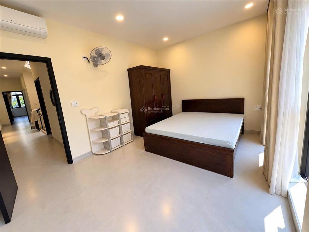 Nhà 3 tầng kiên cố  nội thất gỗ tự nhiên  sát trục võ chí công. giá nhỉnh 8 tỷ