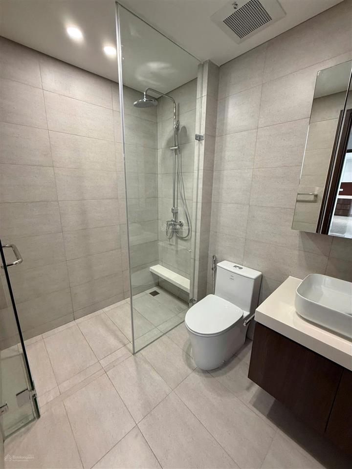 Cho thuê 3pn2wc, 128m2, giá 41 triệu/tháng, nhà đẹp, tầng cao, view sông thoáng mát, dọn liền